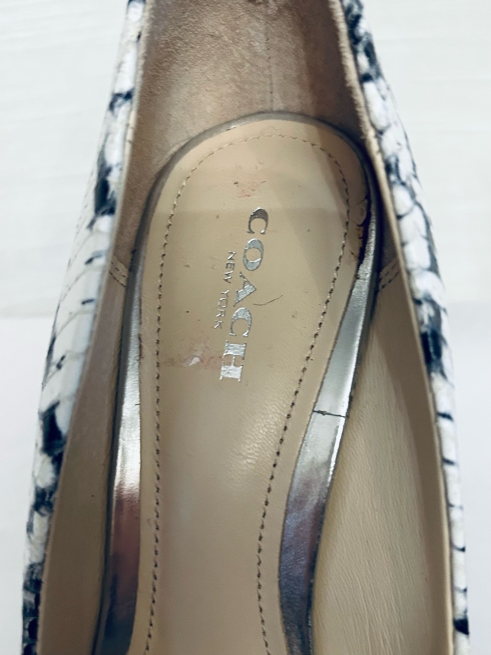 COACH Women's Black & White Snake-Print Pointed Toe Pumps monochromatic - Picture 5 of 8